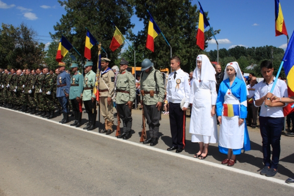 Ceremonial religios la Monumentul Eroilor din comuna Ghidigeni