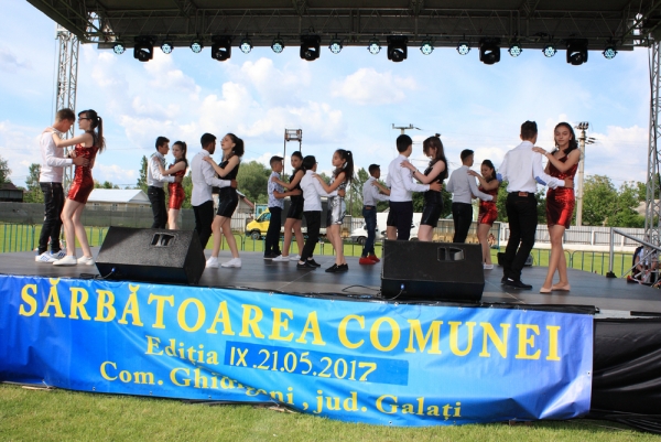 Program artistic sustinut de elevii scolilor din comuna Ghidigeni (21 mai 2017)(foto 39)