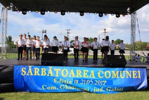 Program artistic sustinut de elevii scolilor din comuna Ghidigeni (21 mai 2017)(foto 47)