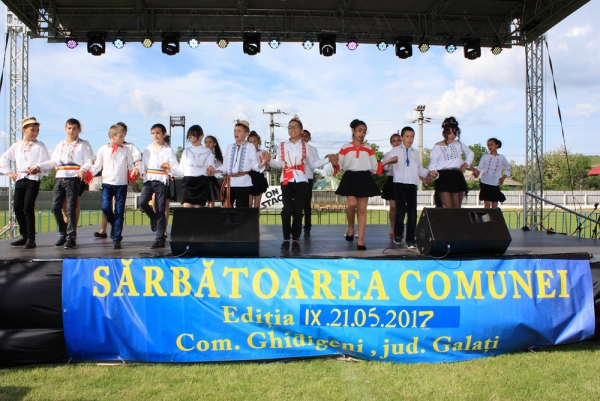 Program artistic sustinut de elevii scolilor din comuna Ghidigeni (21 mai 2017)(foto 48)