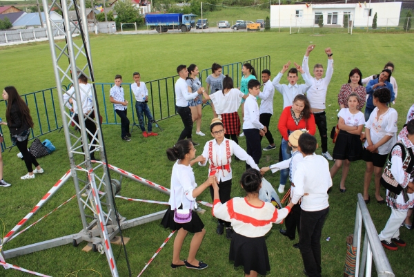 Program artistic sustinut de elevii scolilor din comuna Ghidigeni (21 mai 2017)(foto 56)