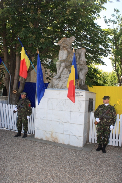 Ceremonial religios la Monumentul Eroilor din comuna Ghidigeni