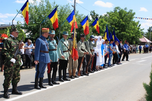 Ceremonial religios la Monumentul Eroilor din comuna Ghidigeni