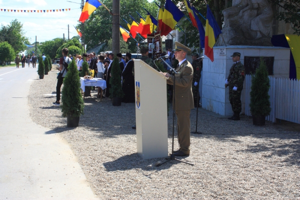 Ceremonial religios la Monumentul Eroilor din comuna Ghidigeni