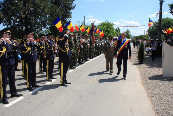 Ceremonial religios la Monumentul Eroilor din comuna Ghidigeni