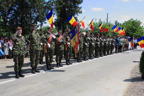 Ceremonial religios la Monumentul Eroilor din comuna Ghidigeni