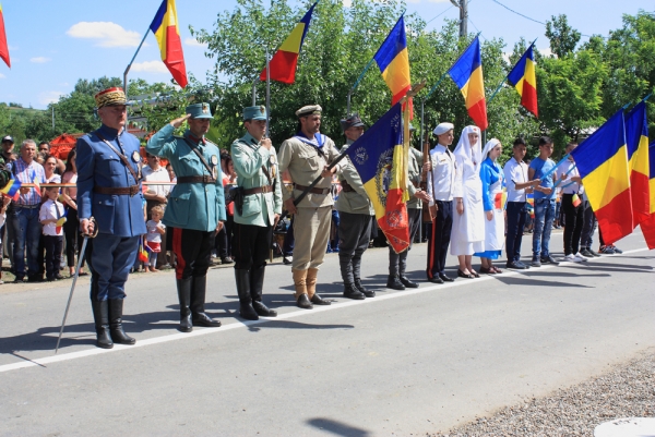 Ceremonial religios la Monumentul Eroilor din comuna Ghidigeni