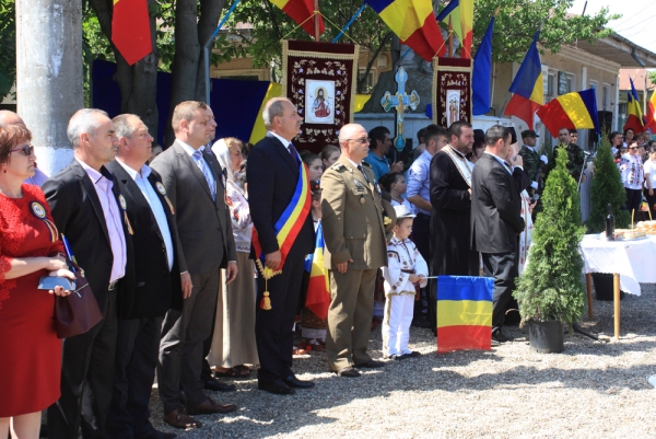 Ceremonial religios la Monumentul Eroilor din comuna Ghidigeni