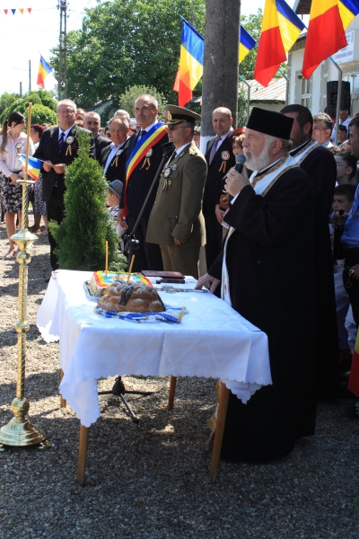 Ceremonial religios la Monumentul Eroilor din comuna Ghidigeni