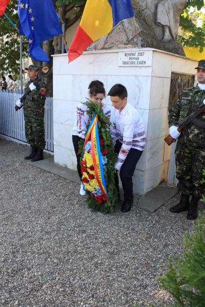 Ceremonia de depunere coroane la Monumentul Eroilor din comuna Ghidigeni, județul Galați