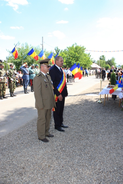 Ceremonia de depunere coroane la Monumentul Eroilor din comuna Ghidigeni, județul Galați