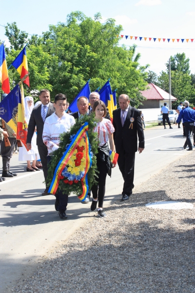 Ceremonia de depunere coroane la Monumentul Eroilor din comuna Ghidigeni, județul Galați