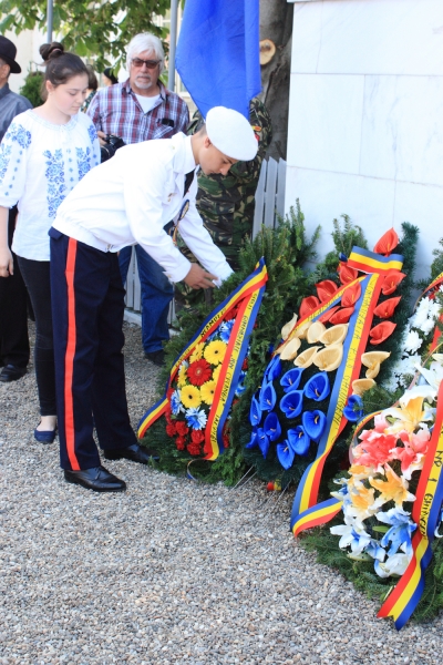 Ceremonia de depunere coroane la Monumentul Eroilor din comuna Ghidigeni, județul Galați