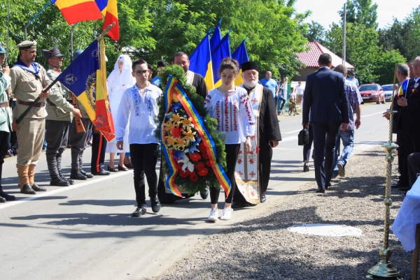 Ceremonia de depunere coroane la Monumentul Eroilor din comuna Ghidigeni, județul Galați