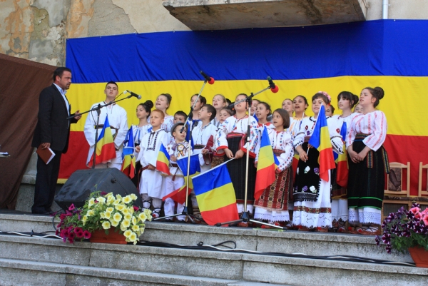 Program de muzică și poezie patriotică susținut de Elevii Școlii Gimnaziale 