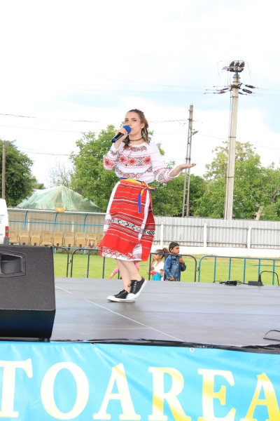 Program artistic sustinut de elevii scolilor din comuna Ghidigeni (21 mai 2017)(foto 18)