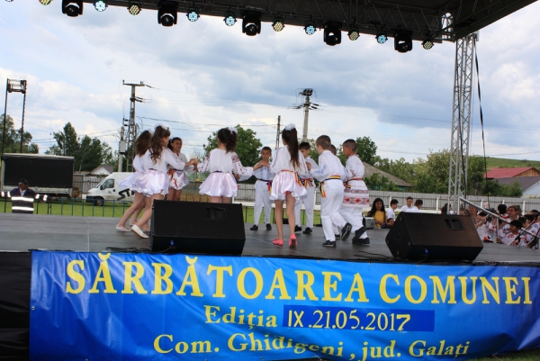 Program artistic sustinut de elevii scolilor din comuna Ghidigeni (21 mai 2017)(foto 22)