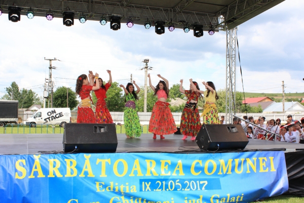 Program artistic sustinut de elevii scolilor din comuna Ghidigeni (21 mai 2017)(foto 25)