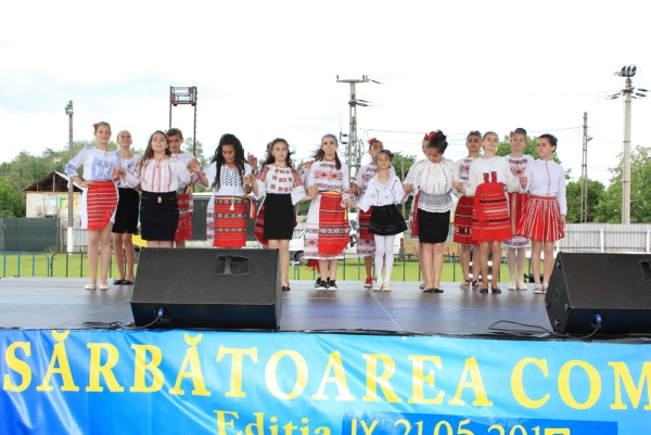 Program artistic sustinut de elevii scolilor din comuna Ghidigeni (21 mai 2017)(foto 28)