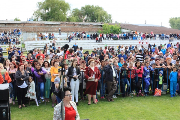 Program artistic sustinut de elevii scolilor din comuna Ghidigeni (21 mai 2017)(foto 31)