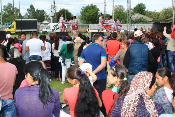 Program artistic sustinut de elevii scolilor din comuna Ghidigeni (21 mai 2017)(foto 32)