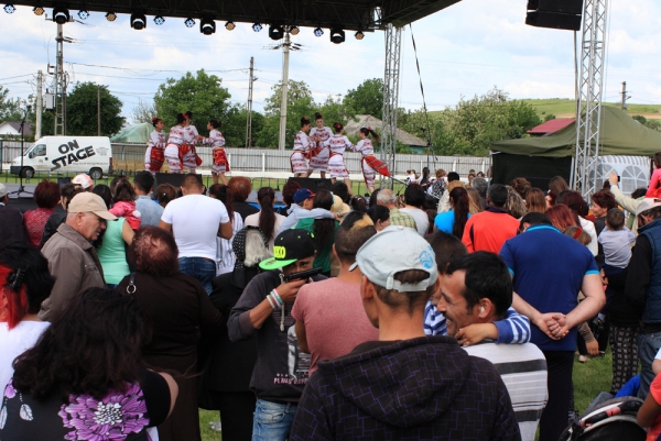 Program artistic sustinut de elevii scolilor din comuna Ghidigeni (21 mai 2017)(foto 33)